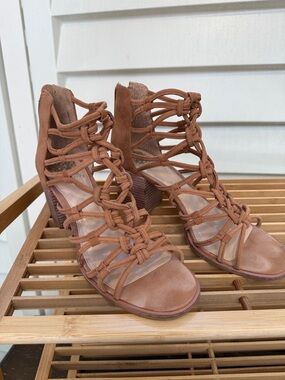 Vince Camuto Karika Cage Sandal, color: caramel corn